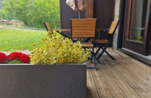 Bernex Apartment | Family-Friendly Le Petit Chalet du Moulin with Kitchen Access