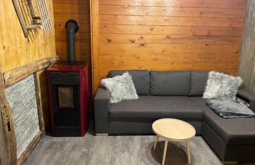 Legna Ski Chalet | Pet-Friendly Retreat: Le Petit Chalet du Mouralet, Rated 9.1