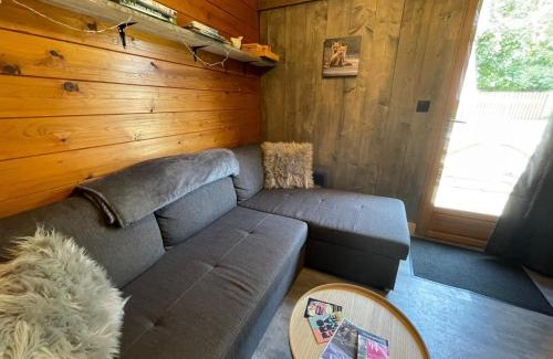 Legna Ski Chalet | Pet-Friendly Retreat: Le Petit Chalet du Mouralet, Rated 9.1