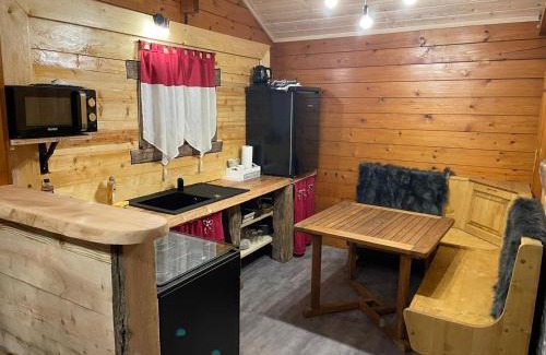 Legna Ski Chalet | Pet-Friendly Retreat: Le Petit Chalet du Mouralet, Rated 9.1