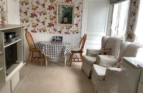 Bagnoles-de-l'Orne Apartment | Discover Pet-Friendly Comfort at Le Petit Chalet