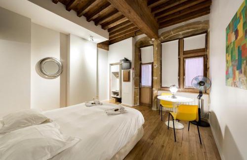 Old Lyon Apartment | Comfortable Studio Retreat at Le Petit Change in Lyon