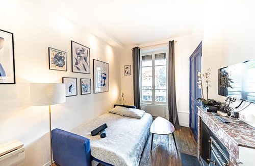 Perrache Apartment | Charming Le Petit Charlemagne Studio - Family Friendly Stay
