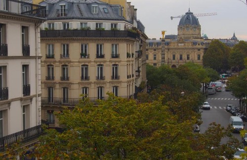 Les Halles Apartment | Inviting Le Petit Chatelet Apartment in the Heart of Paris