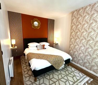 Le Kremlin-Bicetre Apartment | Cozy Le Petit Cocon Parisien: Family-Friendly Retreat