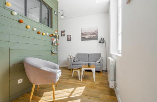 Le Meux Apartment | Pet-Friendly Retreat: Le Petit Cocon, Rated 9.2/10!