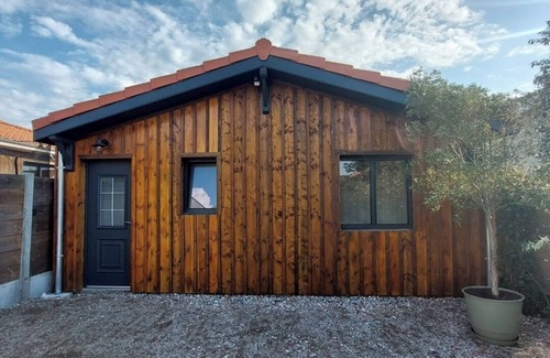 Cazaux Ski Chalet | Discover le Petit Coin Tranquille: Family & Pet Friendly Stay