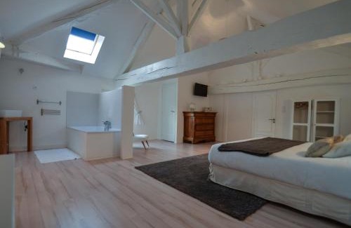 Colayrac-Saint-Cirq Bed & Breakfast | Discover Le Petit Domaine de Colayrac with Ocean Views