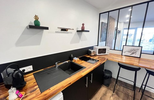 Vendome Apartment | Cozy Le Petit Faubourg: Family-Friendly Retreat with Top Ratings