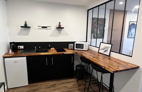 Vendome Apartment | Cozy Le Petit Faubourg: Family-Friendly Retreat with Top Ratings