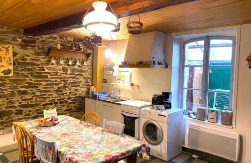 Gespunsart House | Cozy Le Petit Gite: Perfect for Families and Pets
