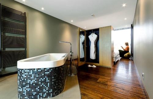 Duingt Hotel | Relax at Le Clos Marcel - 4-Star Oceanfront Retreat