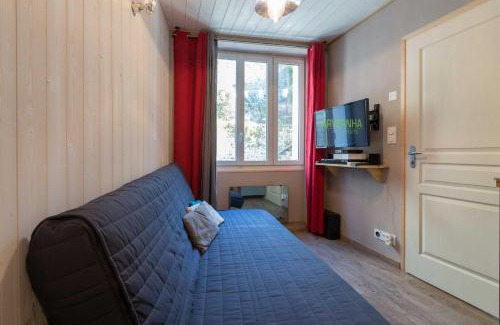 Murol House | Budget-Friendly Getaway at Le Petit Lutess - 8/10 Rating