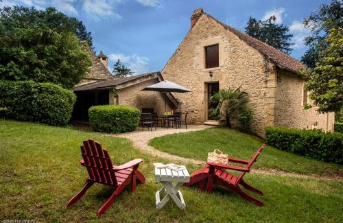 Vitrac House | Enchanting Le Petit Manoir de Vitrac with Ocean View Pools