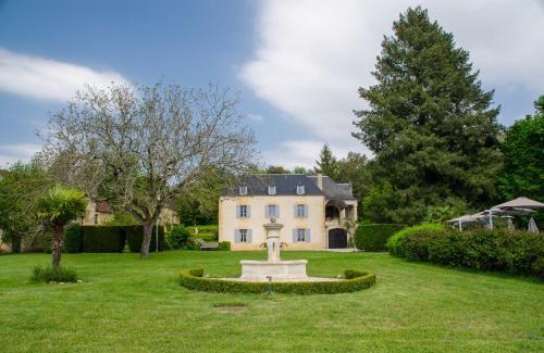 Vitrac House | Enchanting Le Petit Manoir de Vitrac with Ocean View Pools