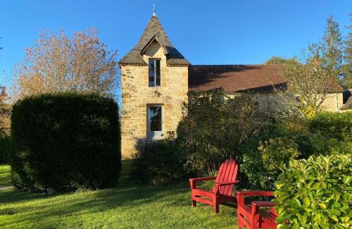 Vitrac House | Enchanting Le Petit Manoir de Vitrac with Ocean View Pools