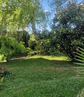 Isigny-sur-Mer House | Discover Le Petit Marais: Family-Friendly Getaway Awaits