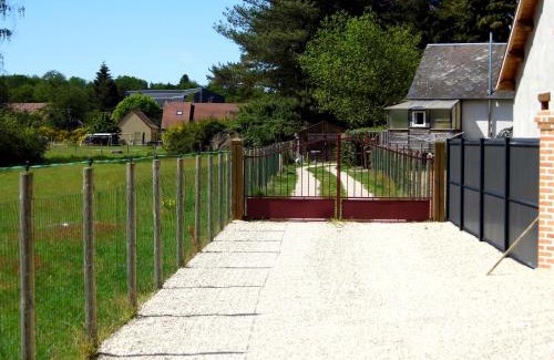 Nouan-le-Fuzelier Ski Chalet | Pet-Friendly Retreat: Explore Le Petit Marais n° 2