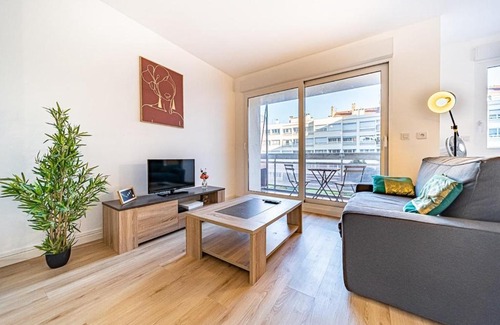 Jules Ferry - Recamier Apartment | Cozy Le Petit Massena with Balcony near Part Dieu