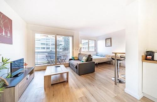 Jules Ferry - Recamier Apartment | Cozy Le Petit Massena with Balcony near Part Dieu