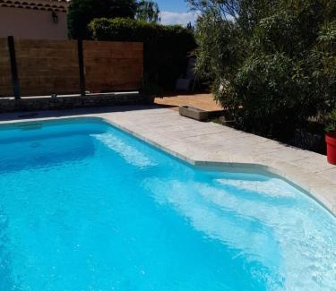 Gard Rhodanien House | Experience Oceanfront Bliss at Le Petit Mazet