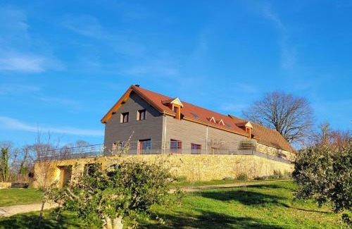 Anglars-Nozac Bed & Breakfast | Discover Le Petit Nid du Quercy: Guest Rated 9.8 with Pool