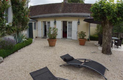 Neuille-le-Lierre House | Cozy Retreat at le petit nid: Pet-Friendly & Family-Ready