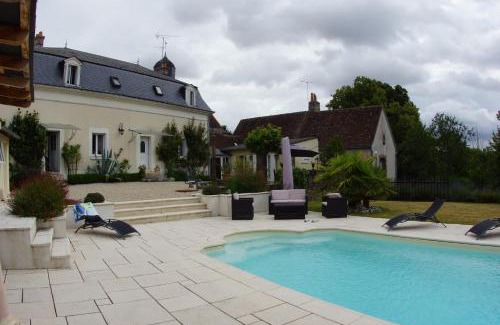 Neuille-le-Lierre House | Cozy Retreat at le petit nid: Pet-Friendly & Family-Ready