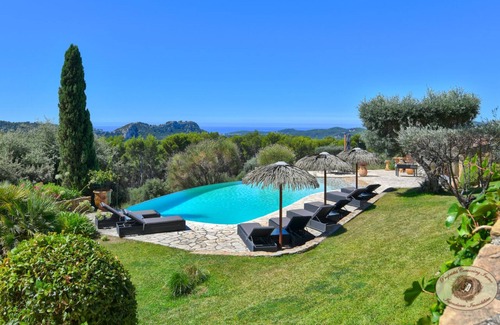 Le Beausset Villa | Experience Le Petit Paradis Amidst Olive Groves and Ocean Views