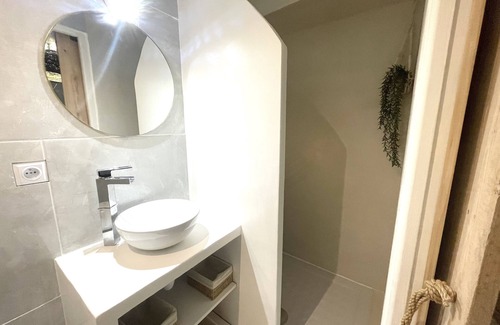 Pezenas Apartment | Unique Stay at Le Petit Piscénois in Historic Center