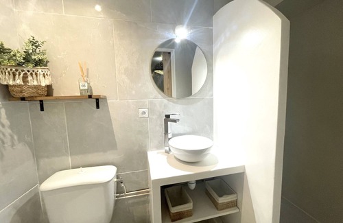 Pezenas Apartment | Unique Stay at Le Petit Piscénois in Historic Center