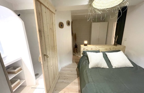 Pezenas Apartment | Unique Stay at Le Petit Piscénois in Historic Center