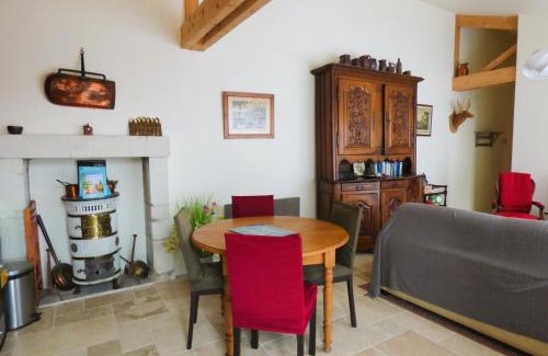 Gizeux Apartment | Relax at Le Petit Pré: Oceanfront Gîte with Pool Access