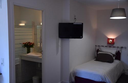 Cales Hotel | Discover Oceanfront Comfort at Le Petit Relais Hotel