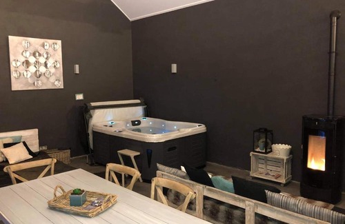 Libin House | Relaxing Retreat: Le Petit Studio with Pool & Hot Tub
