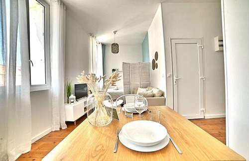 Fouras Apartment | Le Petit Vauban - Beachfront Getaway with Ocean Views