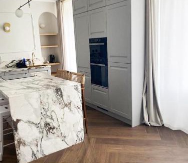 Quartier Chorier-Berriat Apartment | Discover Le Petit Versailles - Family-Friendly in City Center