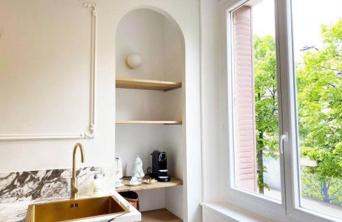 Quartier Chorier-Berriat Apartment | Discover Le Petit Versailles - Family-Friendly in City Center