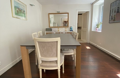 Notre-Dame House | Le Petit Versailles: Serene City Center Retreat Near the Palace
