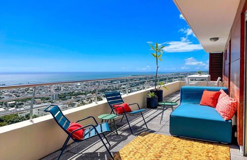 Saint-Denis Apartment | Experience Le Pétrel: Panoramic Ocean Views & Spa Retreat