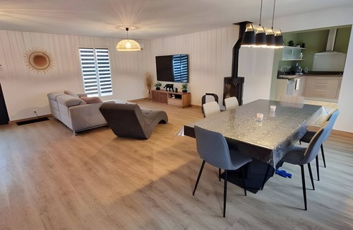 La Suze-sur-Sarthe House | Relaxing Retreat at Le Phénix with Heated Pool & Spa