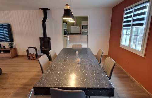 La Suze-sur-Sarthe House | Relaxing Retreat at Le Phénix with Heated Pool & Spa