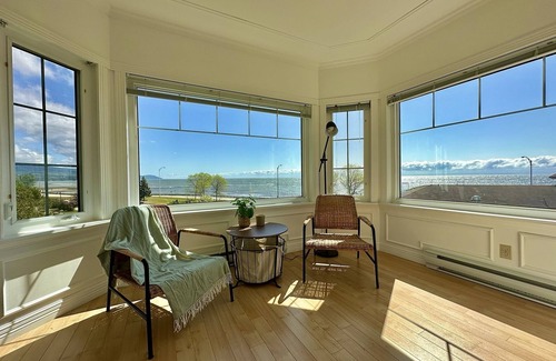 Pointe-au-Pic House | Discover Le Phare du Quai - Steps from the Casino