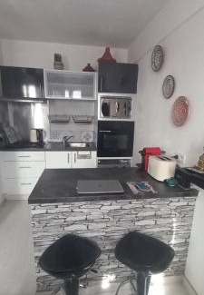La Maladrerie Apartment | Tranquil Le Phenix: Family-Friendly Retreat with Dining