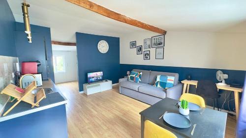 Douai Apartment | Cozy Le Photographe Hotel in Douai's Heart