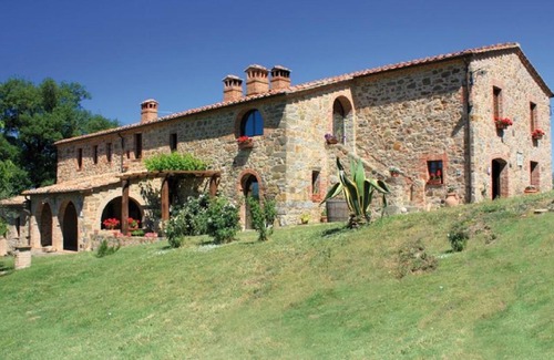 Castiglione d'Orcia House | Pet-Friendly Le Piane with Pool & Wheelchair Access