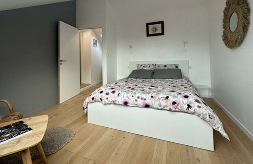 Suce-sur-Erdre Apartment | Cozy Le Pic-vert: Perfect Getaway for Two with Pool Access
