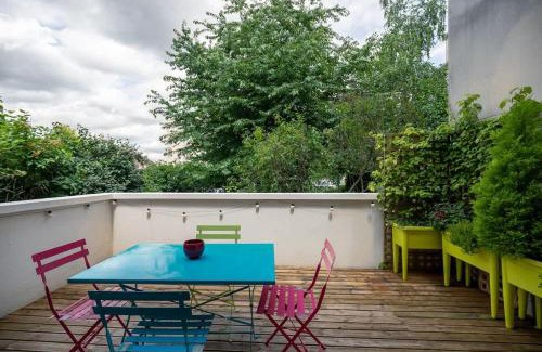 Bobigny Apartment | Serene Le Picasso: Quiet Terrace near Metro 5
