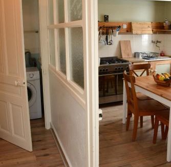 Lompnes Apartment | Charming Retreat: Le pied-à-terre du botaniste