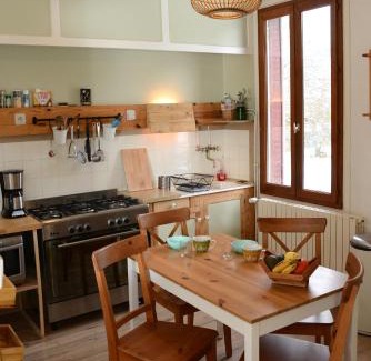 Lompnes Apartment | Charming Retreat: Le pied-à-terre du botaniste